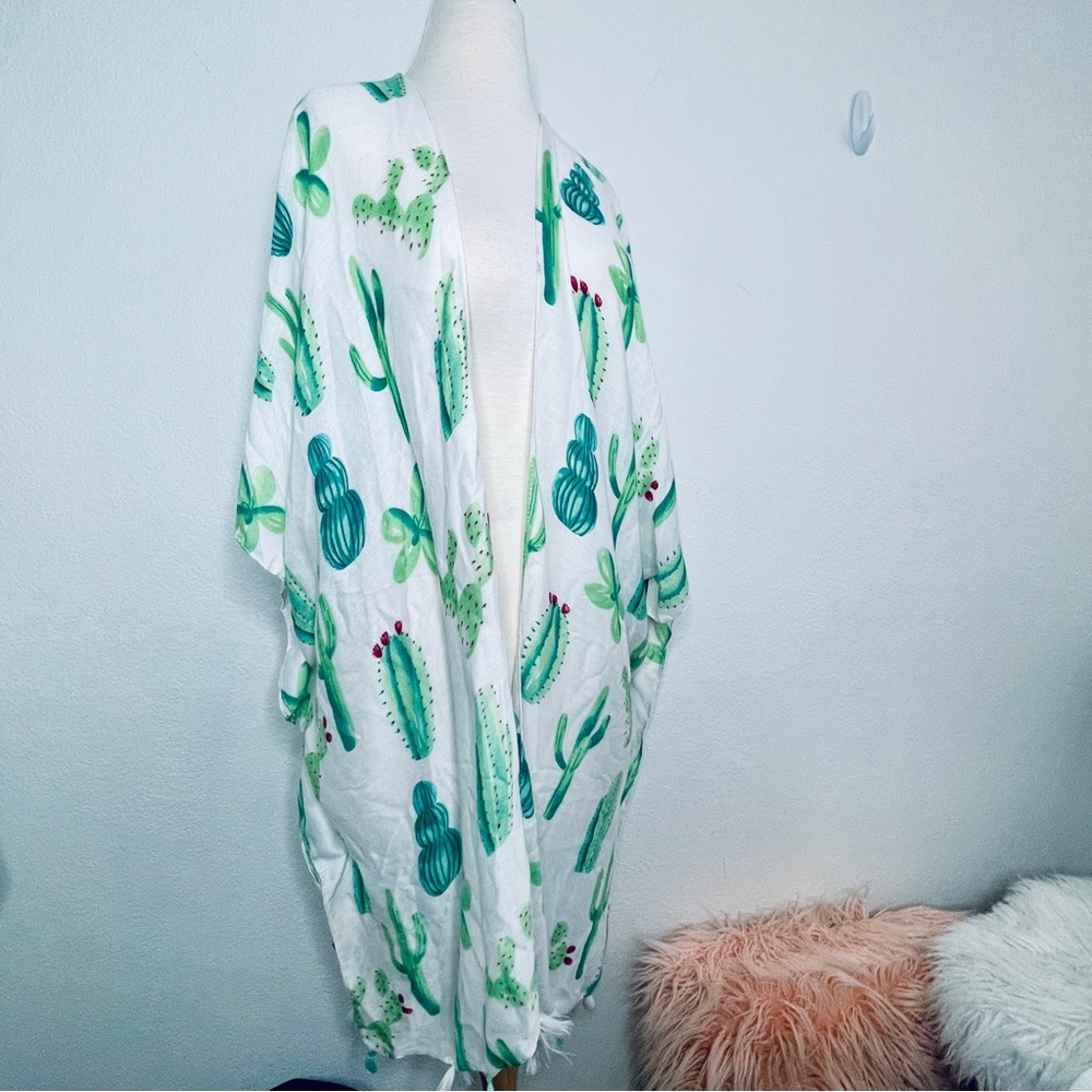 LVS COLLECTION Long Kimono with Open Front Desert Cactus Print